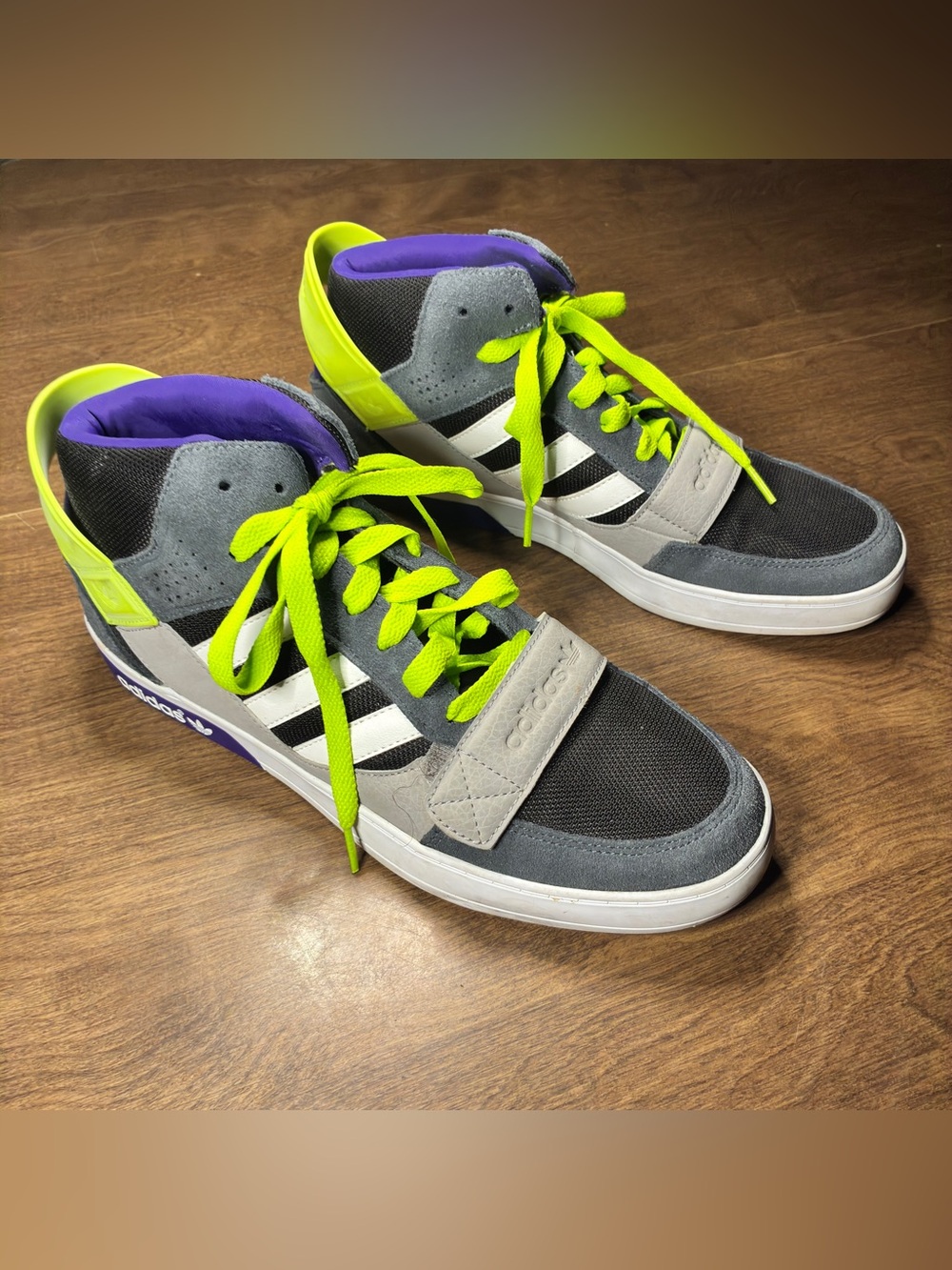 ADIDAS DECADE OG MID Black, Gray & Neon Green Men’s 10.5 Basketball Sneakers